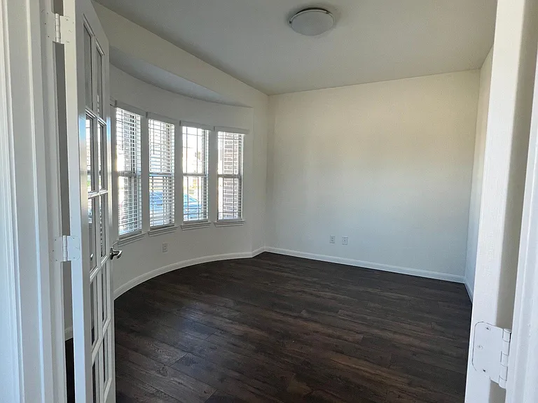 1204 Sumner St — Photo 10
