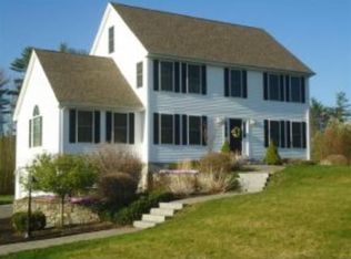 31 Long Meadow Farm Dr, Epping, NH 03042
