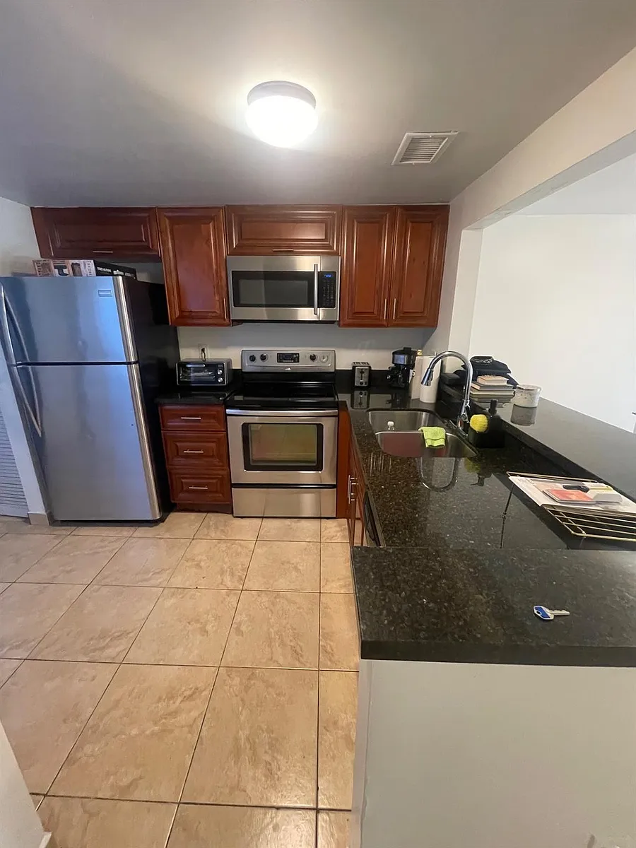 Building Photo - 3910 NW 90th Ave #3910