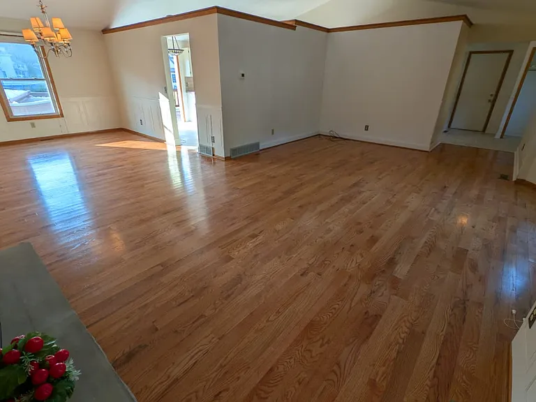 510 Emann Dr — Photo 2