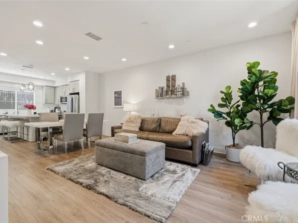 10738 Bloomfield St, North Hollywood, CA 91602