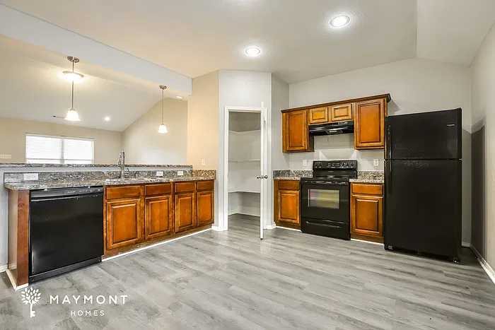 4 bed, 2.0 bath, 1633 sqft, $1,855 — Photo 4