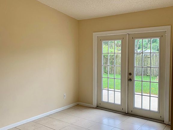 4th image of 498 SW Duval Avenue