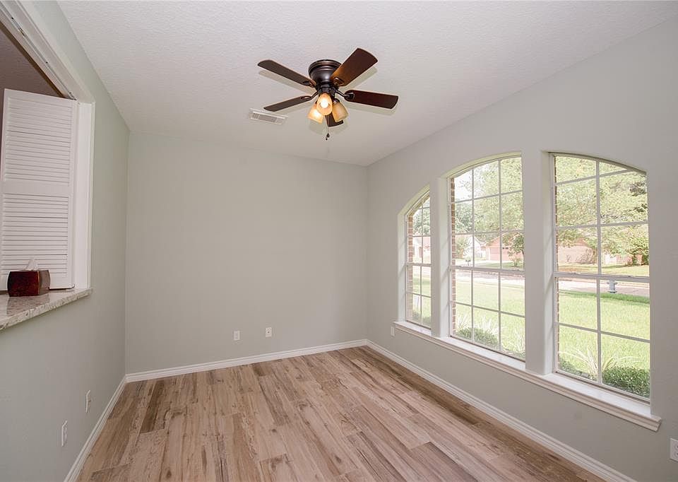 1st image of 15623 Thornbrook Dr
