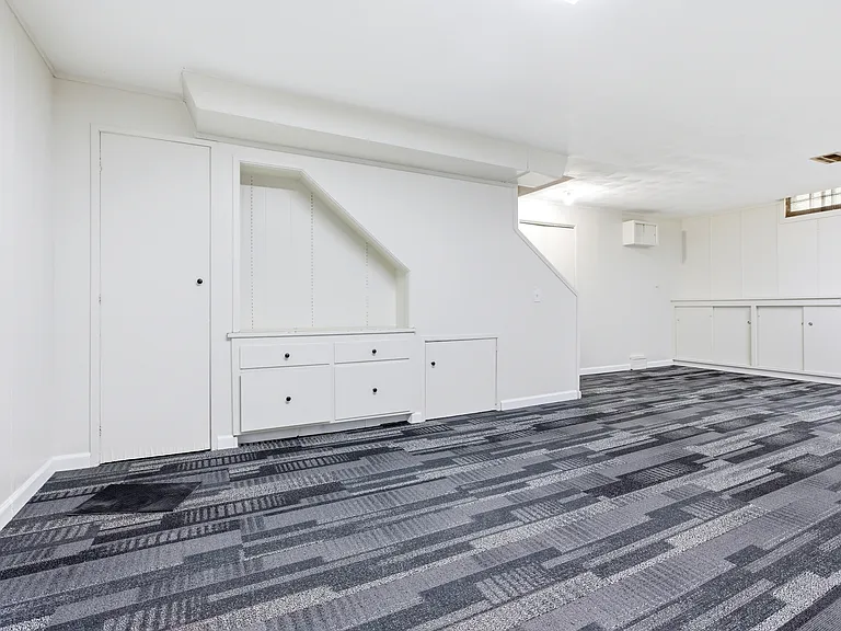2056 Laurel Hill Dr — Photo 29