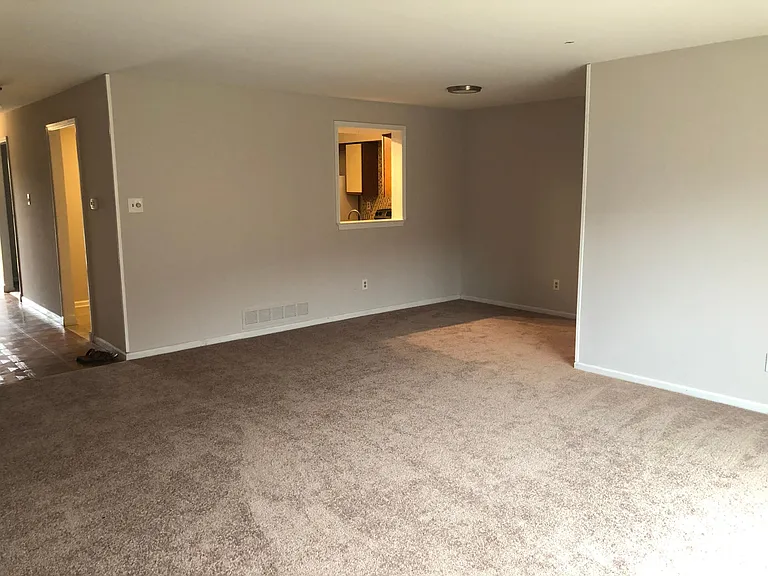 131 Caernarvon Ct — Photo 26