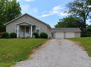 1350 Methodist St, Carlyle, IL 62231