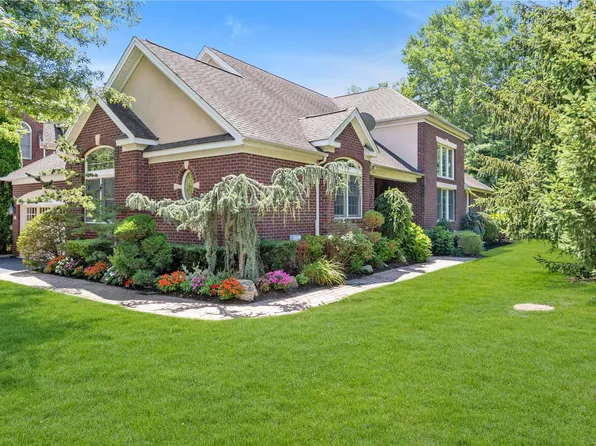 43 Kensington Circle #43, Manhasset, NY 11030