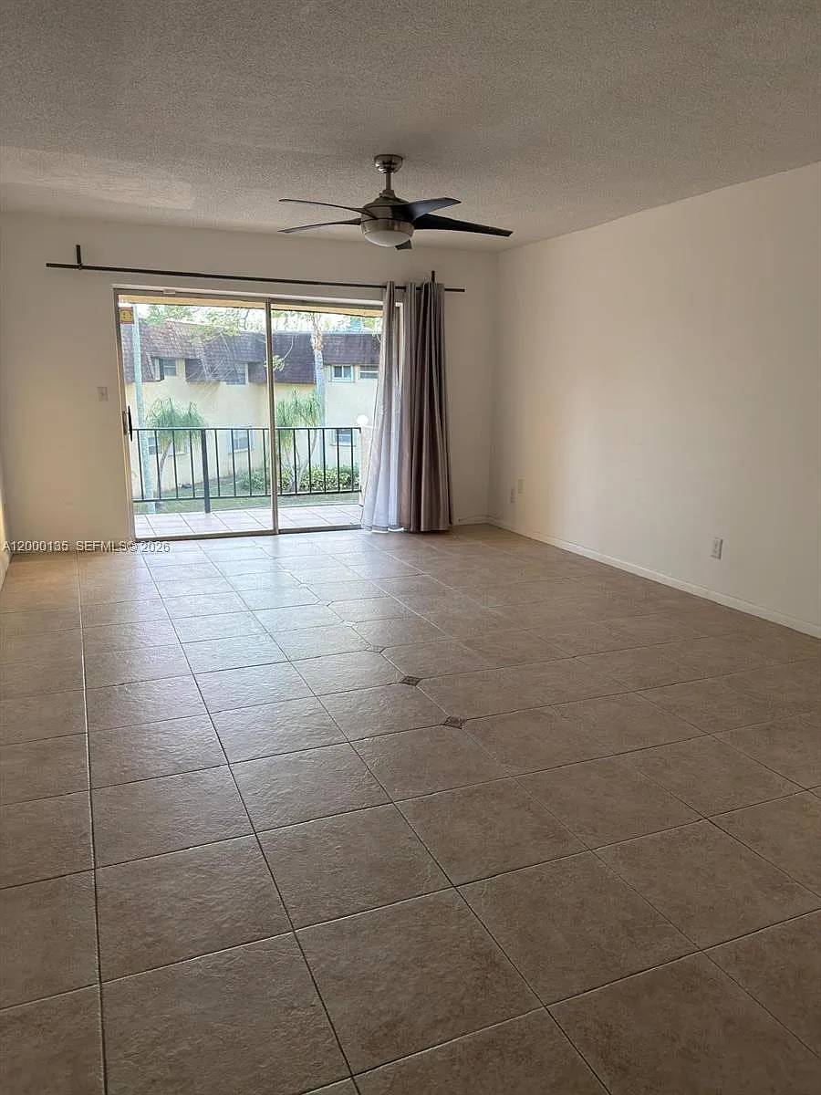 Building Photo - 9108 SW 137th Ter #163