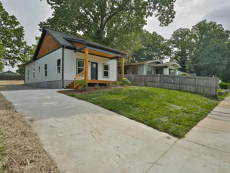 2411 Vine St — Photo 3
