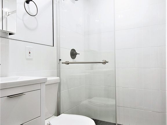 5th image of 2785 Broadway APT 7B