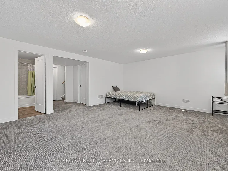 95 Queensbrook Cres — Photo 41