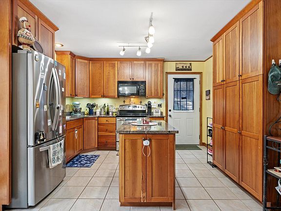 4th image of 1130 Silver Lake Road