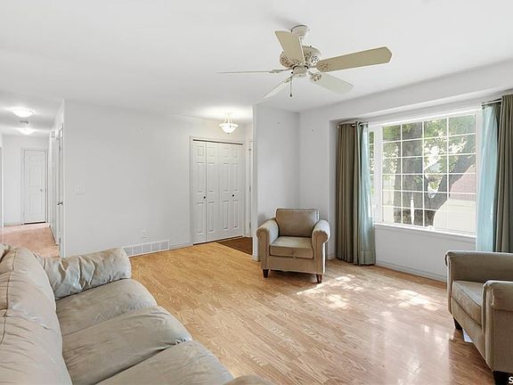 4th image of 114 First AVENUE W