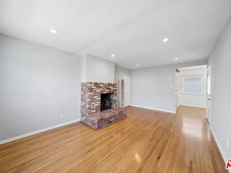 5303 Vantage Ave #1/2 — Photo 2