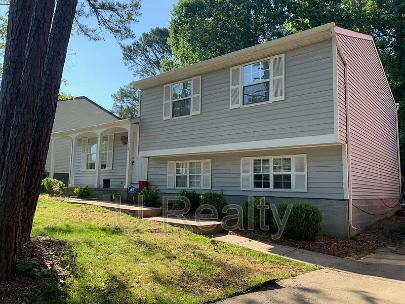 4 bed, 2.0 bath, 1570 sqft, $2,395 — Photo 2