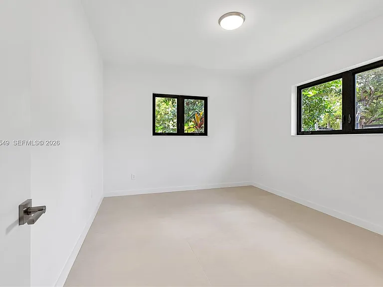 950 Bayamo Ave — Photo 29
