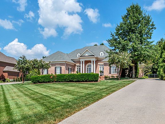 2nd image of 812 Legends Glen Ct