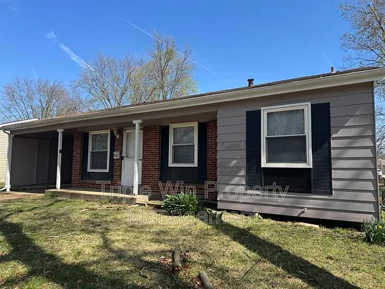513 Coachway Ln — Photo 2