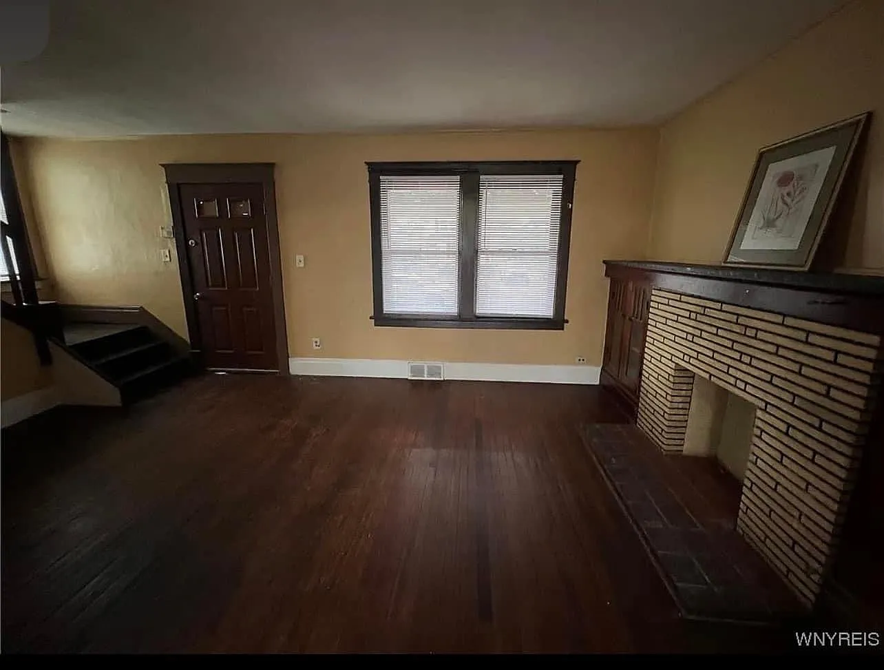 36 Alice Ave — Photo 1