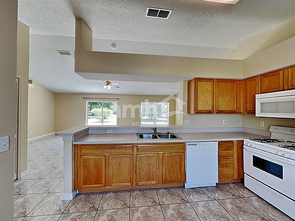 3rd image of 12001 Goldenstar Ln