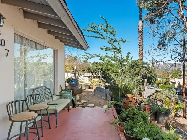 307 S Grape St, Escondido, CA 92025