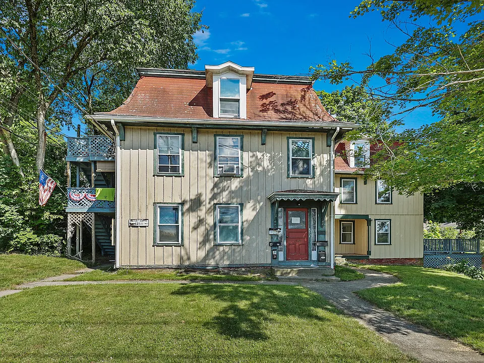 119 School St #3