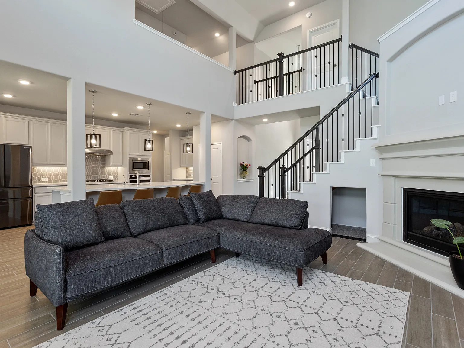 4 bed, 2.5 bath, 2614 sqft, $3,200 — Photo 1