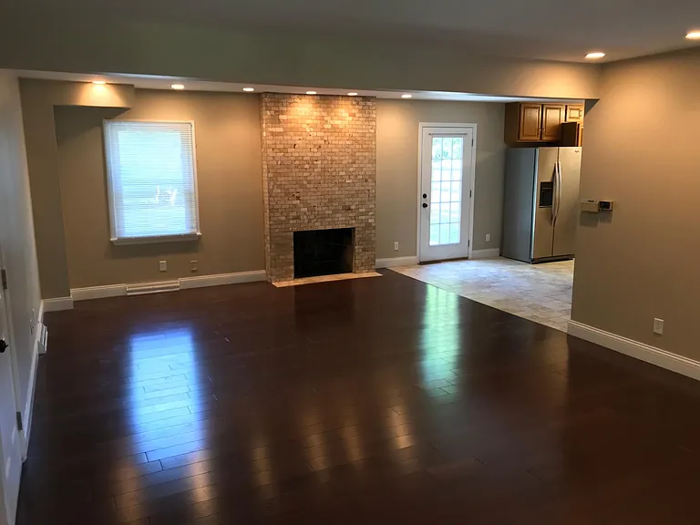 1102 Devonshire Dr — Photo 15