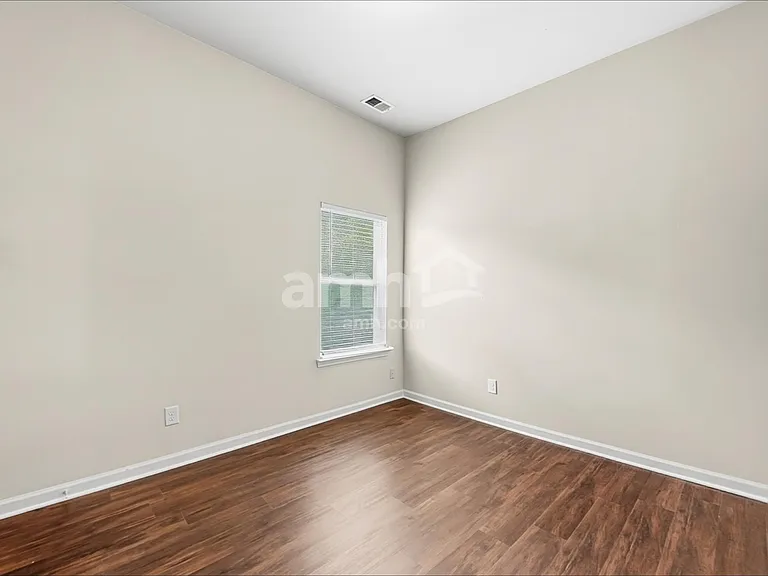 918 Pine Ln — Photo 18