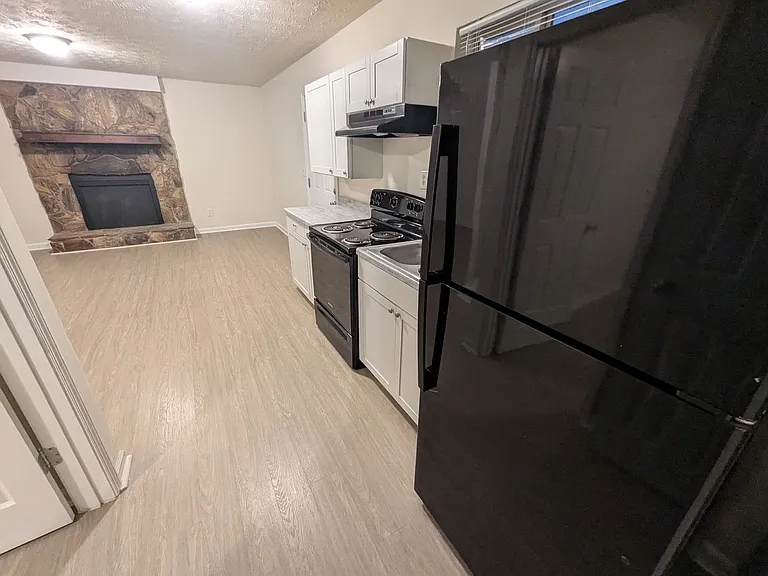 502 Rustwood Dr — Photo 2