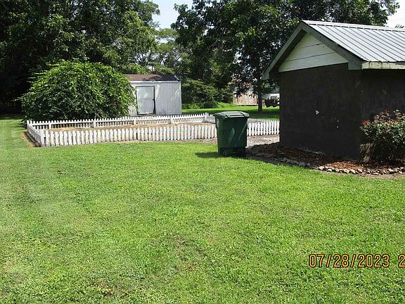 5th image of 223 W Railroad Ave SE