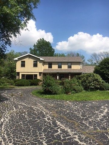 1st image of 137 Graymoor Ln
