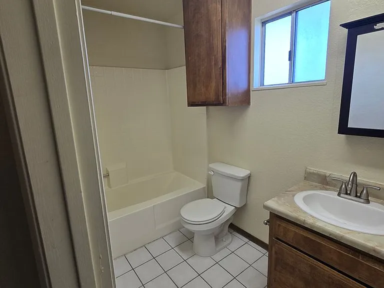 811 E Menlo Ave — Photo 9