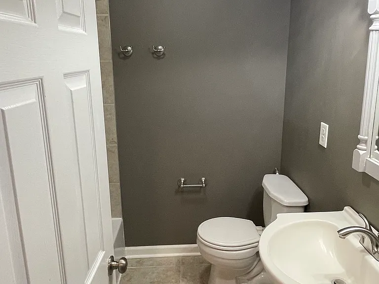 340 Gusryan St — Photo 11