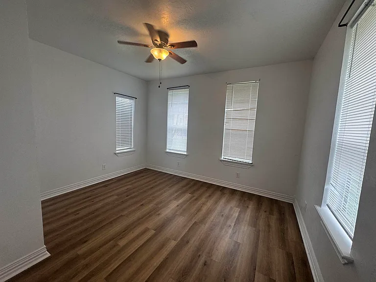 214 N Archer St — Photo 3