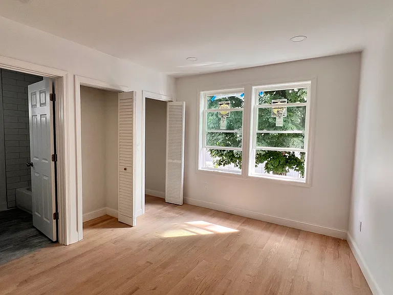 18 Autumn St — Photo 2