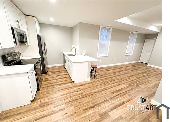 4th image of 1712 N Marshall St #3