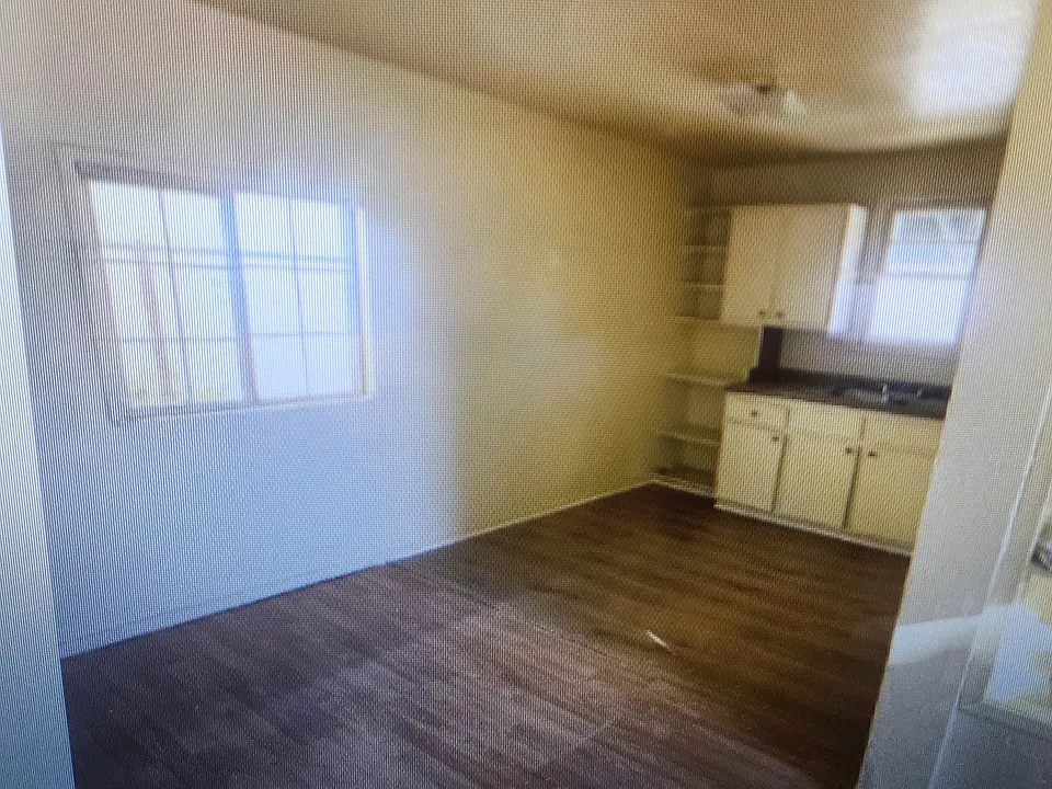 1/2 Clara St