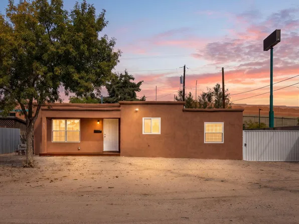 513 McKnight Ave NW, Albuquerque, NM 87102