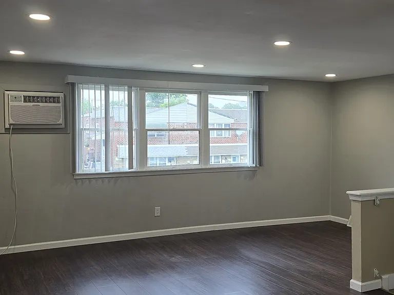 2326 Benson St #2 — Photo 6