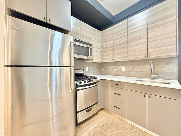 5th image of 1319 Bedford Ave #2B