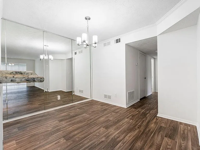 1318 Brockett Pl — Photo 6