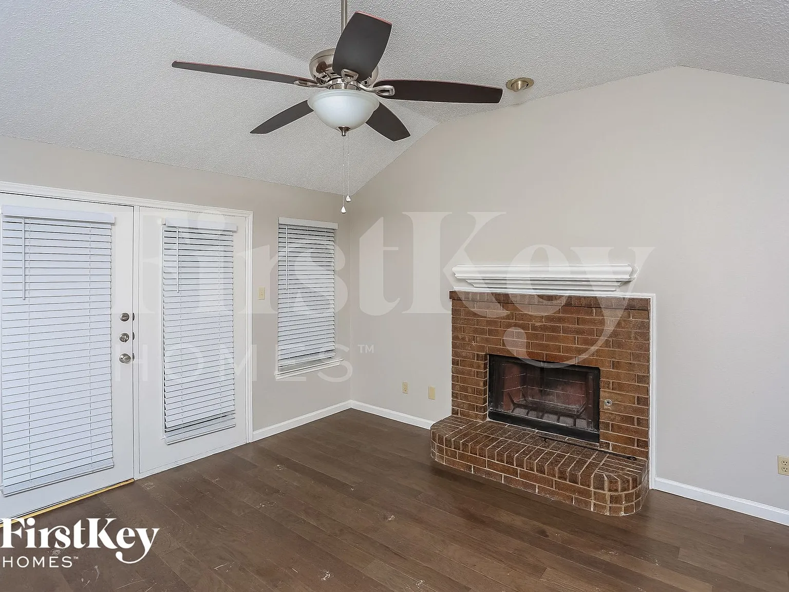 3 bed, 2.0 bath, 1769 sqft, $2,295 — Photo 2