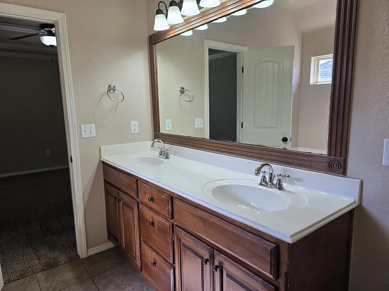 2321 W Quinton St — Photo 11