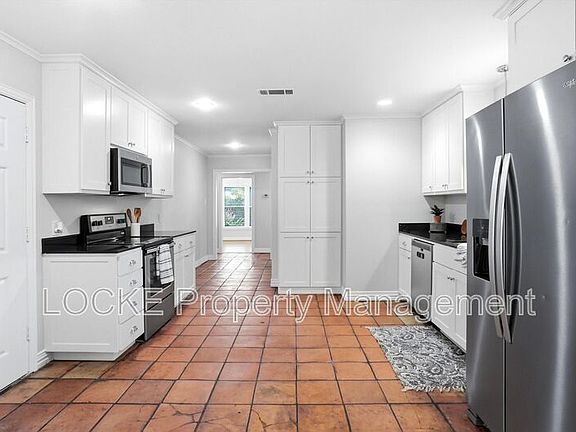 4th image of 3528 Rogers Ave