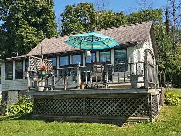 37 E Lakeview Dr, Jordan, NY 13080