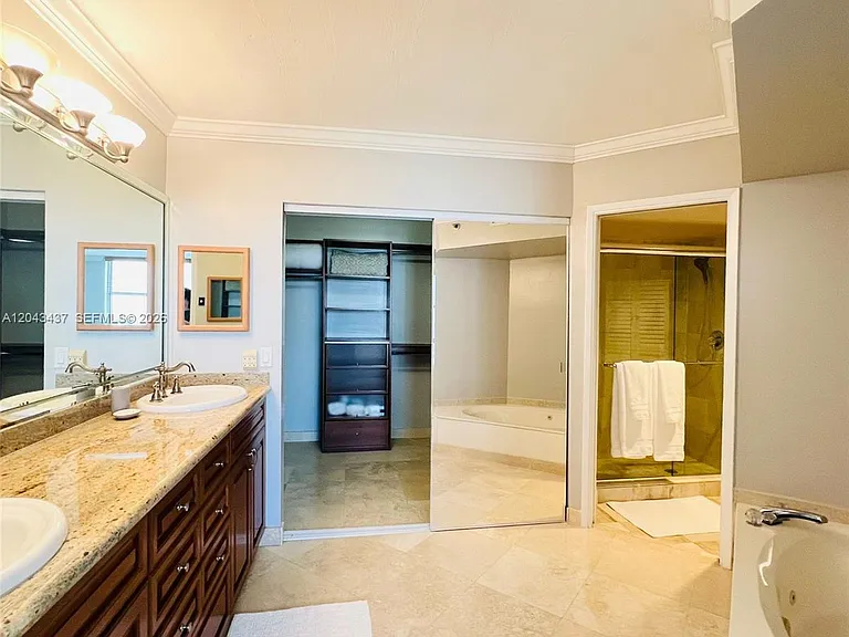 3600 Mystic Pointe Dr #1401 — Photo 14
