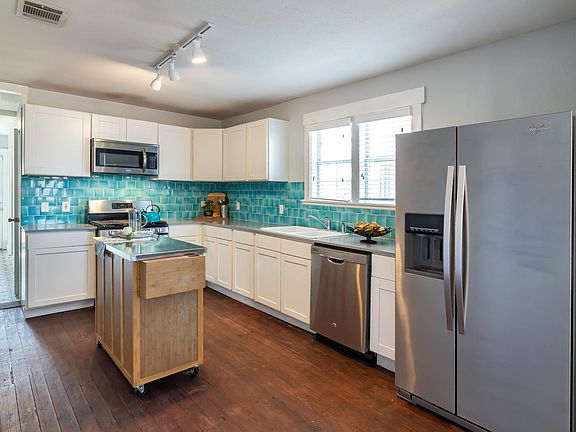 updated kitchen, rolling island stays