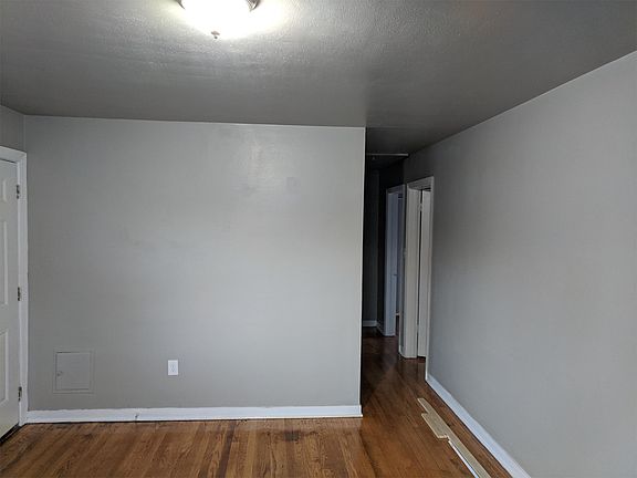 3rd image of 4018 Maine Ave NW